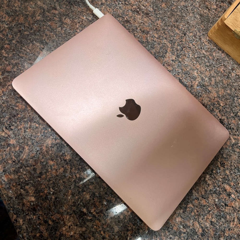 MacBook - Picture 3 of 8